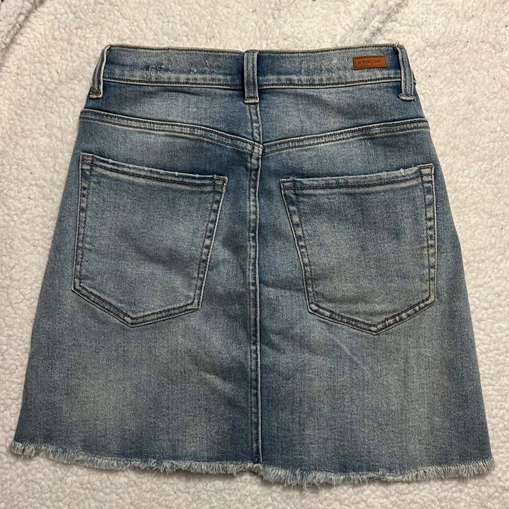 Sneak peek denim skirt - Picture 4 of 5